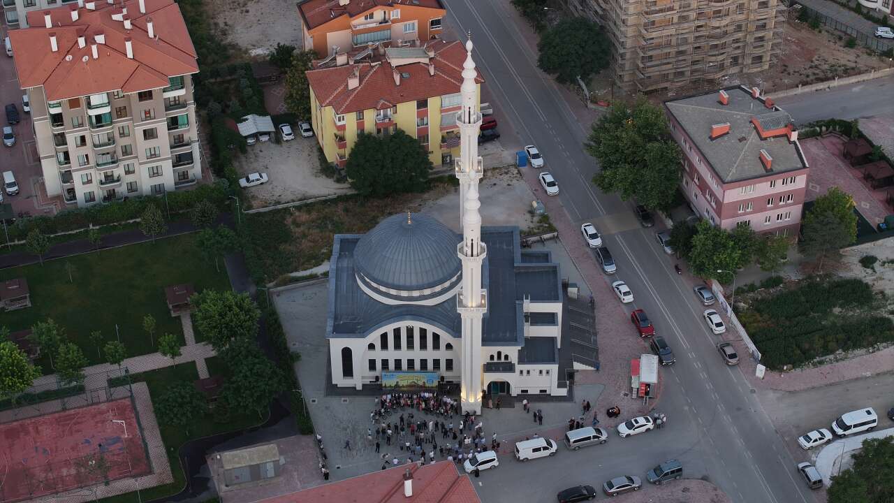 Konya’da çocuklar bisiklet için camiye koştu! Başkan Altay da coşkuya ortak oldu 8